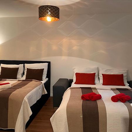Amazing Apartment Zborovska Прага Екстериор снимка