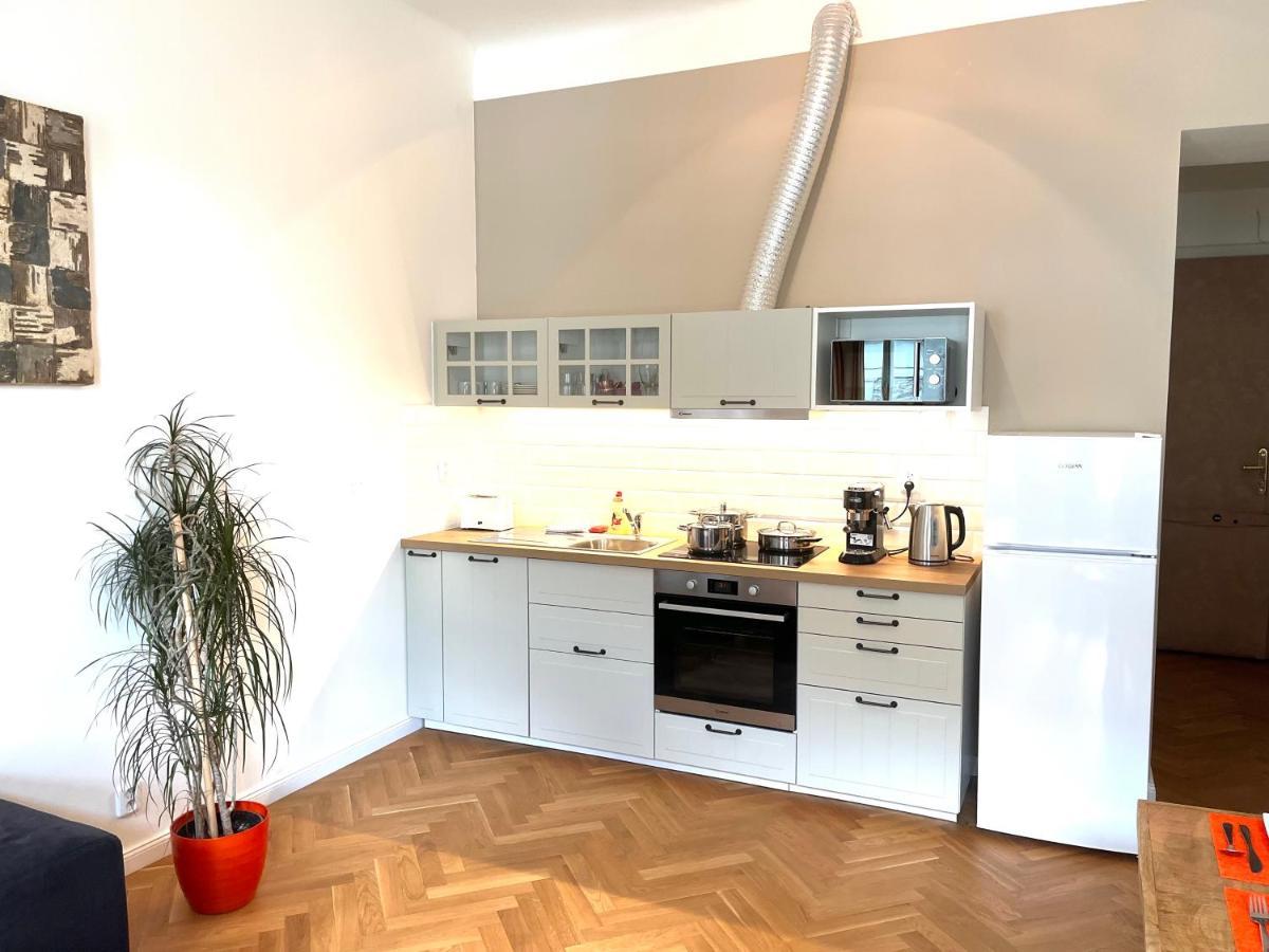 Amazing Apartment Zborovska Прага Екстериор снимка