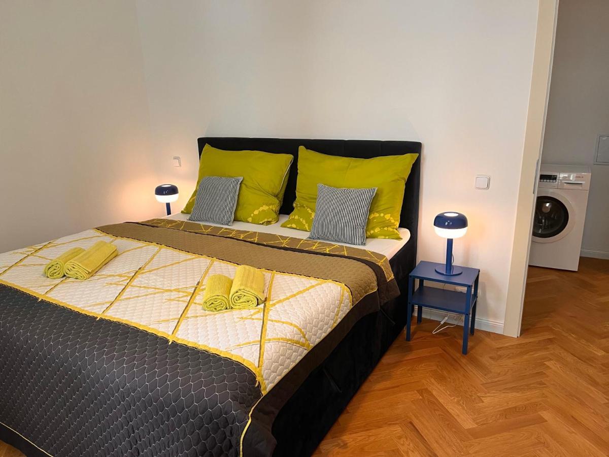 Amazing Apartment Zborovska Прага Екстериор снимка