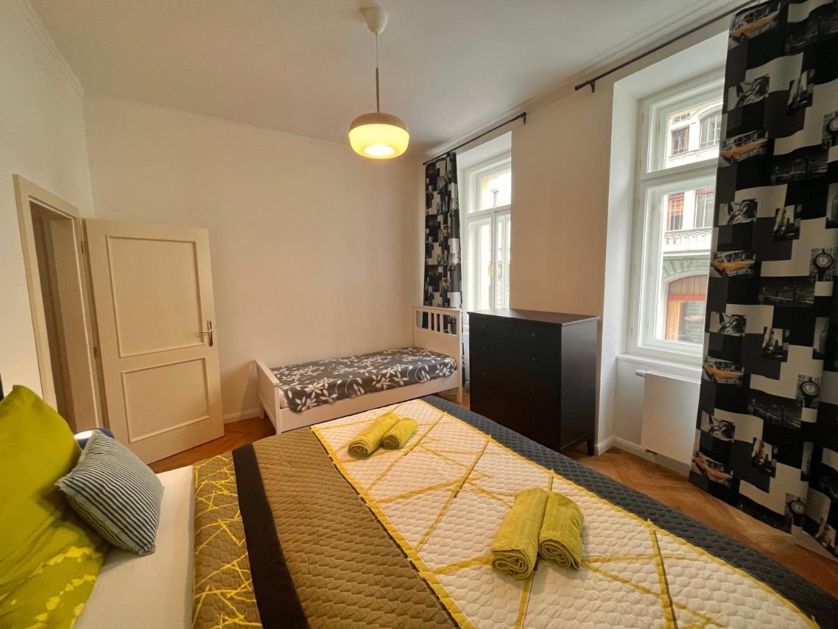 Amazing Apartment Zborovska Прага Екстериор снимка