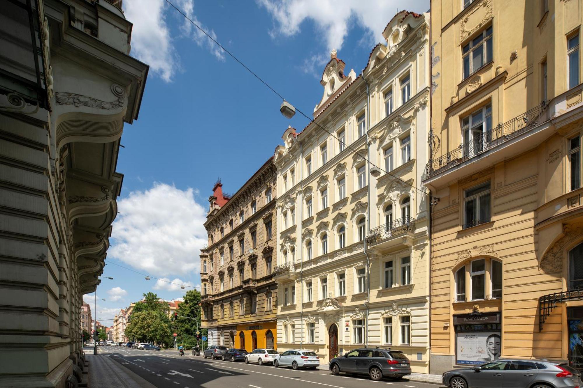 Amazing Apartment Zborovska Прага Екстериор снимка
