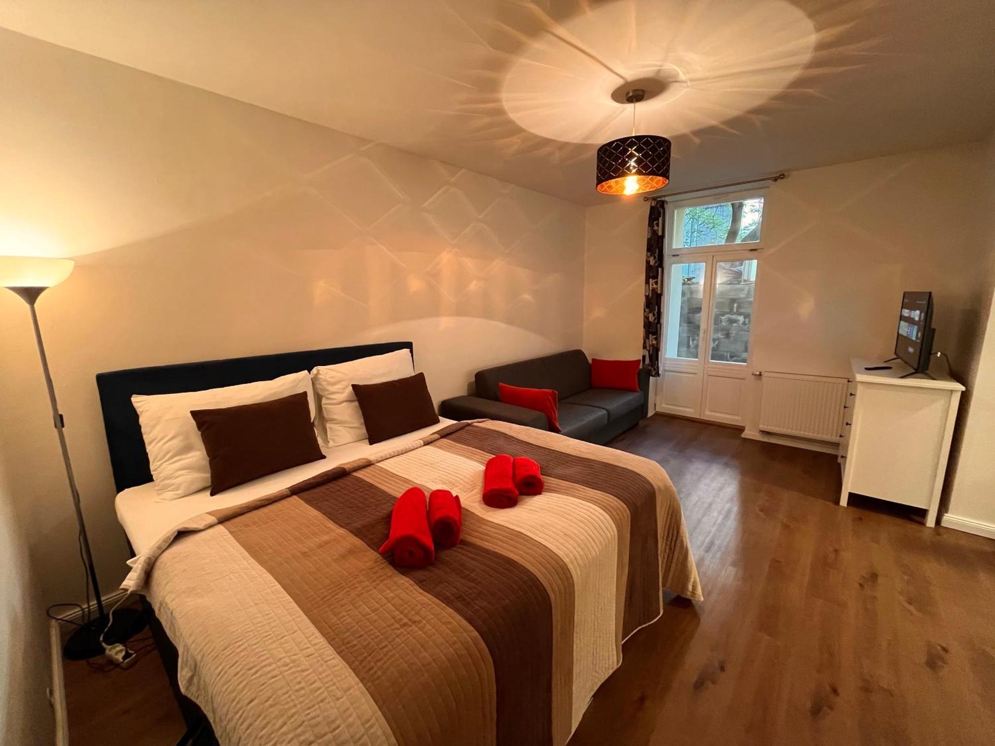 Amazing Apartment Zborovska Прага Екстериор снимка